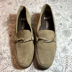 Women’s NEW w/o Box Hush Puppies Suede Loafers sz 8 tan brown comfy hook design